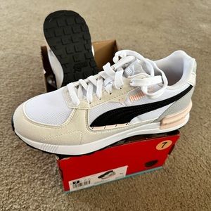 ✨NEW✨PUMA Graviton Women’s Sneakers